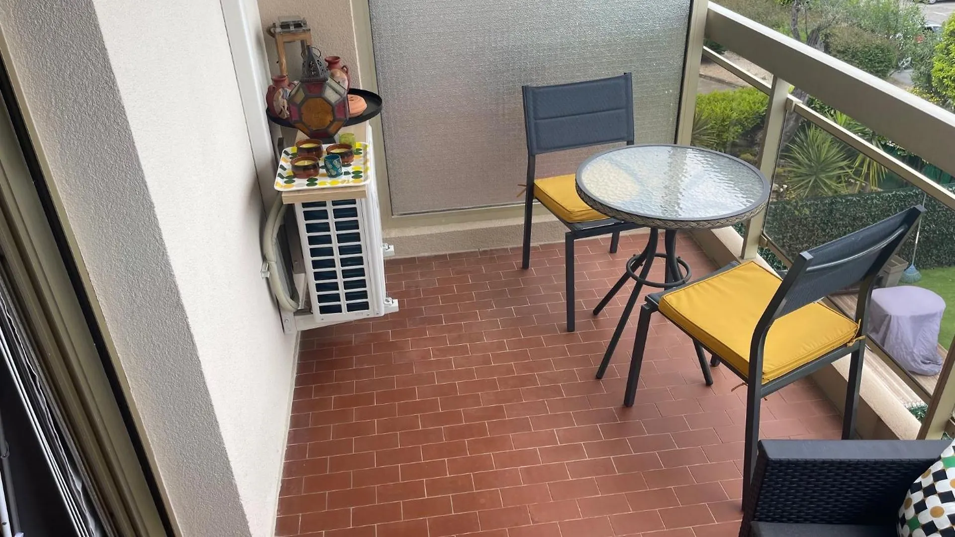 Joli Studio Vue Mer, Piscine, Tennis, Parking Antibes France