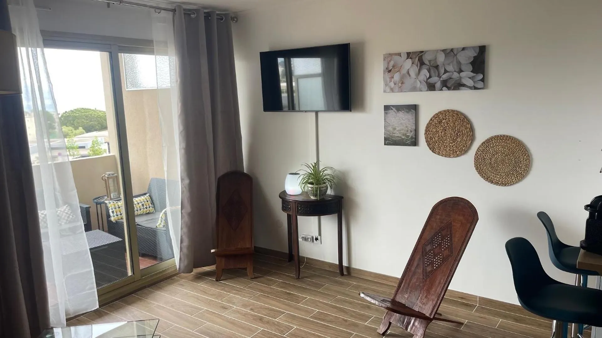 Apartment Joli Studio Vue Mer, Piscine, Tennis, Parking Antibes France