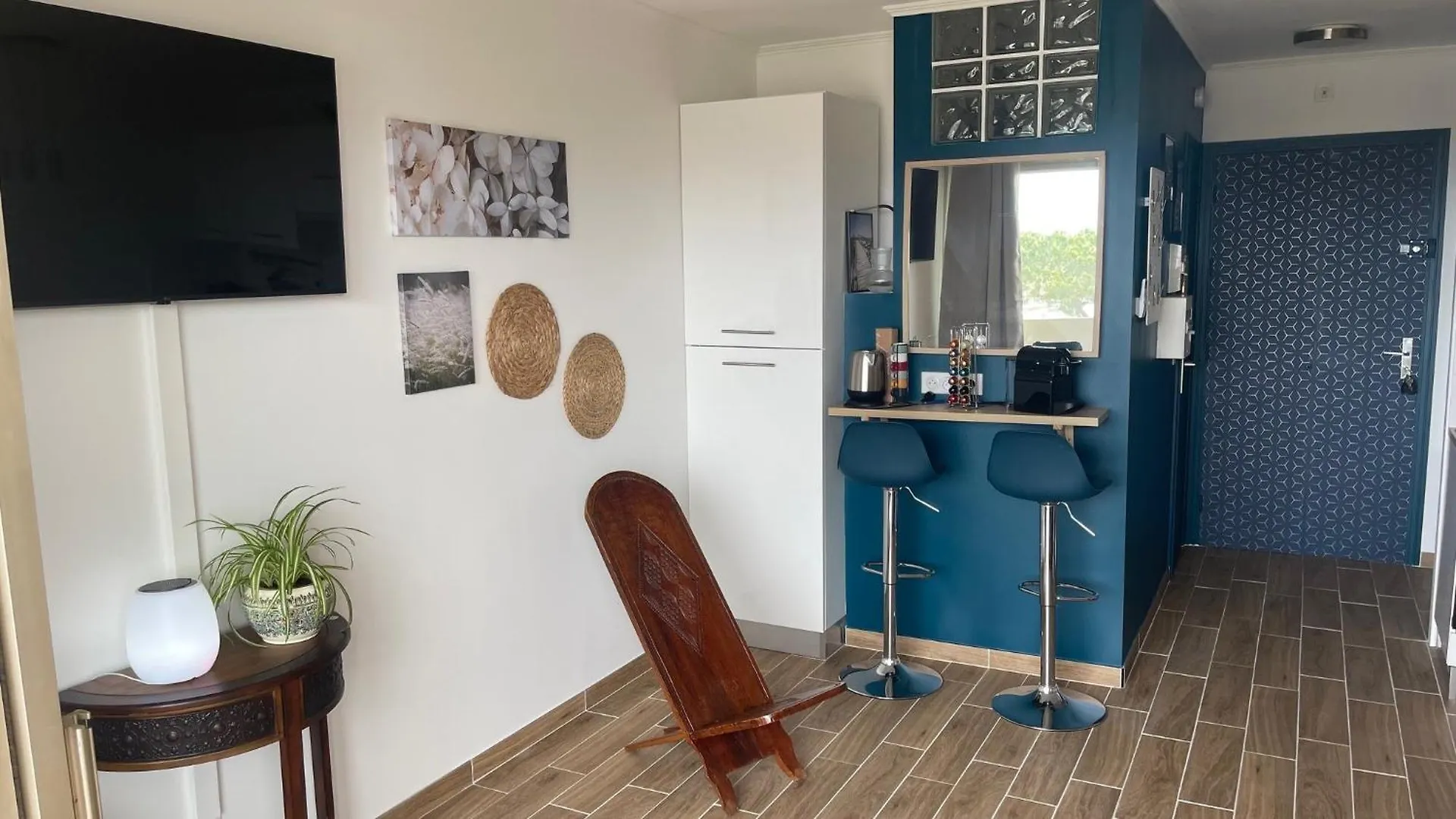 Joli Studio Vue Mer, Piscine, Tennis, Parking Antibes